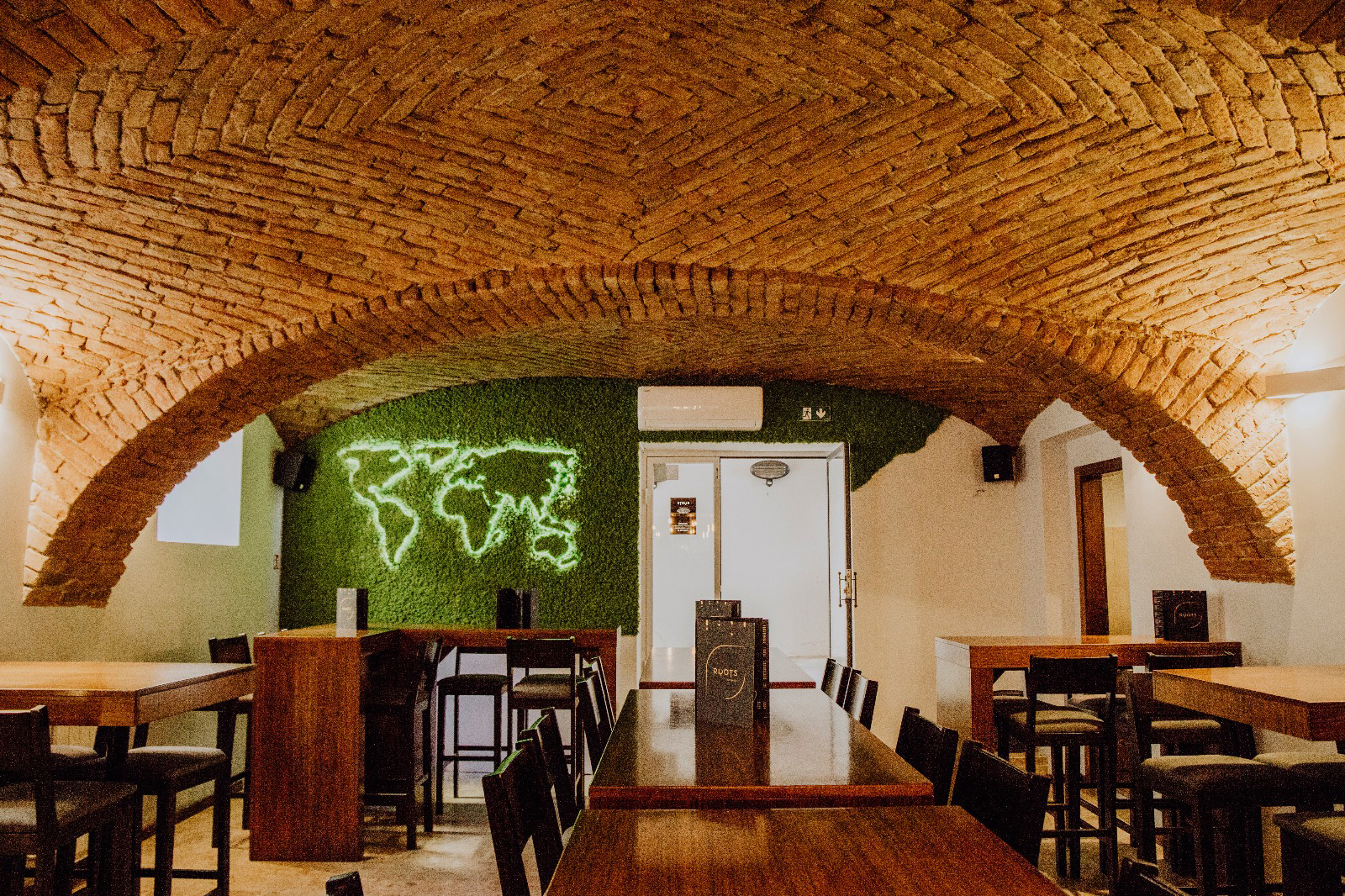 Roots-juice and cocktail bar